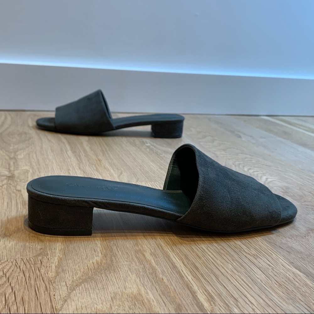🖤 Oak + Fort slides in faux micro suede